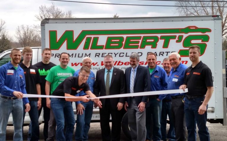 Wilberts-Lakeside-Grand-Opening-Ribbon-Cutting