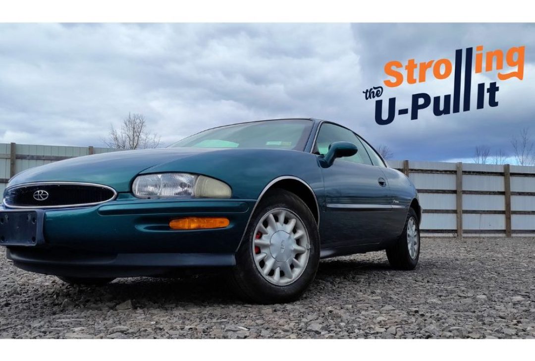 Strolling-the-U-Pull-It-1997-Buick-Riviera-1